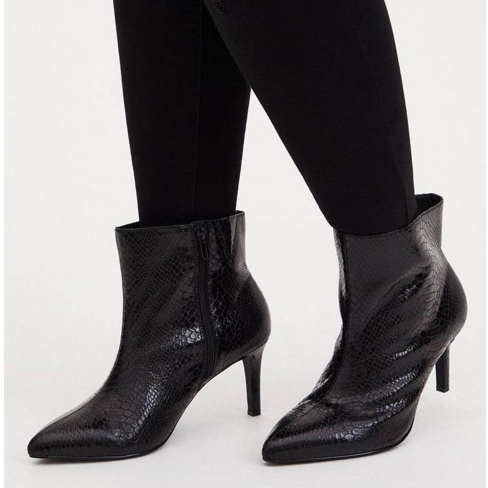 Torrid Black Snakeskin Faux Leather Pointed Toe Bootie Size 8W